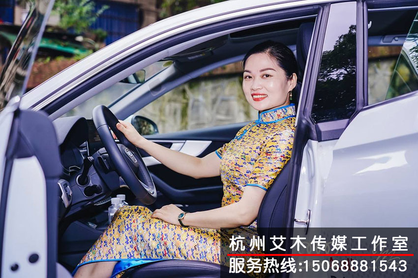 1630149272367983.jpg 奧迪A5汽車車主試駕車時合影