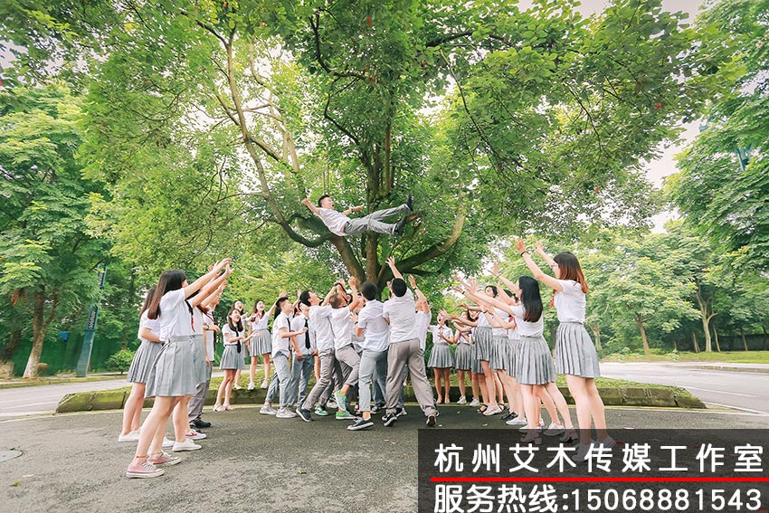 1630151499573262.jpg 大學畢業照集體拍攝情況