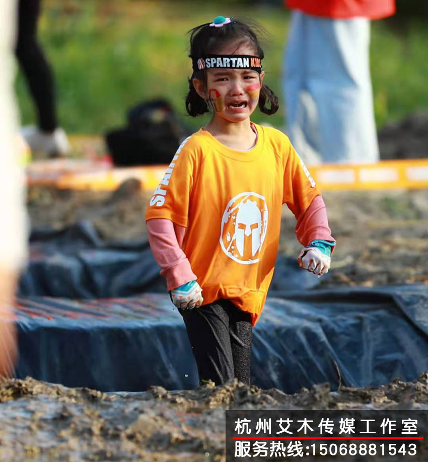 1630935870913326.jpg 斯巴魯兒童賽運動現場對于女孩的表情拍攝